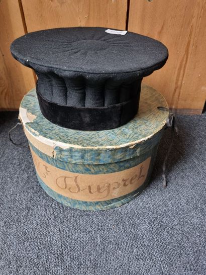 Toque ou mortier de magistrat en feutre et...