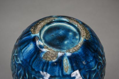 CHINE Vase bouteille en céramique à décor...