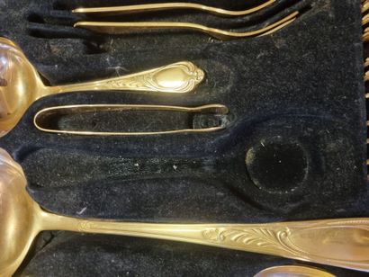 HARTVERGOLDET
Partie de ménagère en métal...