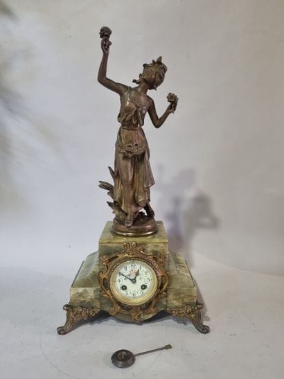 CARLIER 
La marchande de fleurs, pendule...