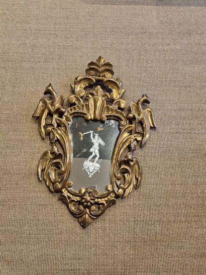 Miroir vénitien en bois doré et ajourée à...