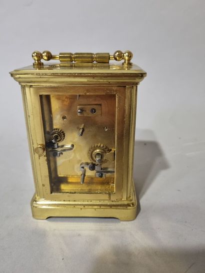 Pendulette d'officier en laiton et verre...