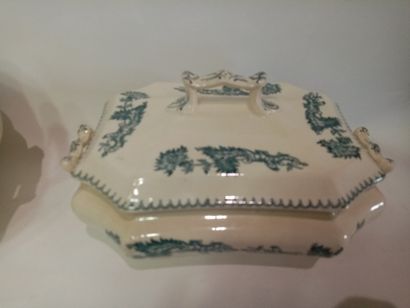 LONGWY, partie de service en porcelaine de...