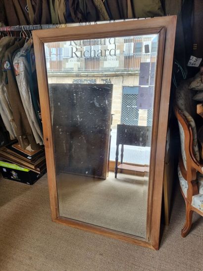 Miroir d'une ancienne porte d'armoire 
133...