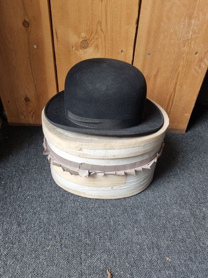 DOUSSON, à Yssingeaux 
Chapeau melon en feutre...