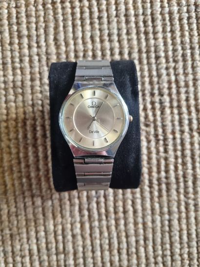 OMEGA DeVille
Montre ultraplate en acier,...