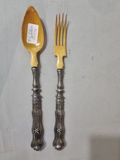 Couverts à salade en argent fourré 
L : 28...