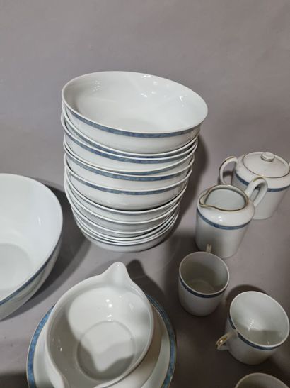 LIMOGES - Georges BOYER 
Service en porcelaine...