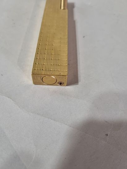 DUNHILL 
Briquet en métal doré 
L :12,5 ...