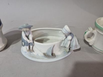 METZLER et ORTLOFF
Centre de table en porcelaine...