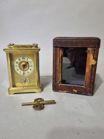 Pendulette d'officier en laiton et verre...