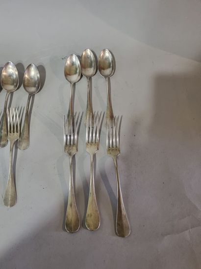 Lot de couverts en métal argenté modèle uniplat...
