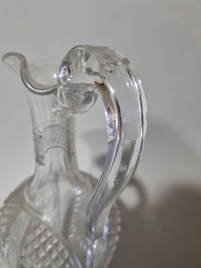 Aiguière en cristal du Creusot monogrammée...