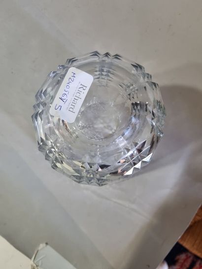 SAINT LOUIS - CRISTAUX D'ART 
Vase en cristal...
