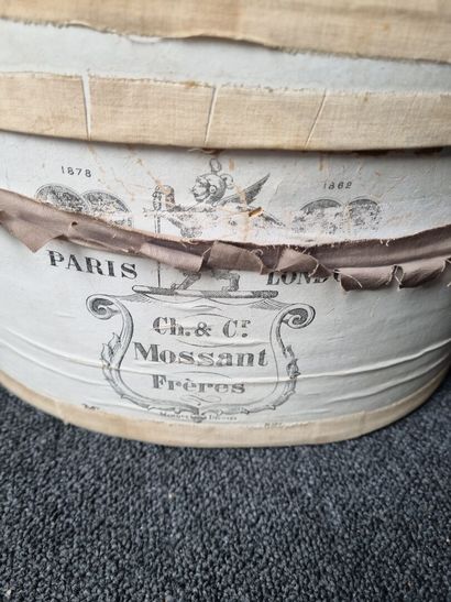 DOUSSON, à Yssingeaux 
Chapeau melon en feutre...