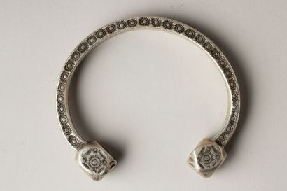 Bracelet d'esclave en argent (bas tritre)...