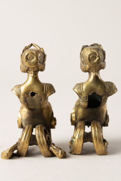 Paire de bronzes d'ameublement à décor de...