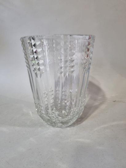 SAINT LOUIS - CRISTAUX D'ART 
Vase en cristal...