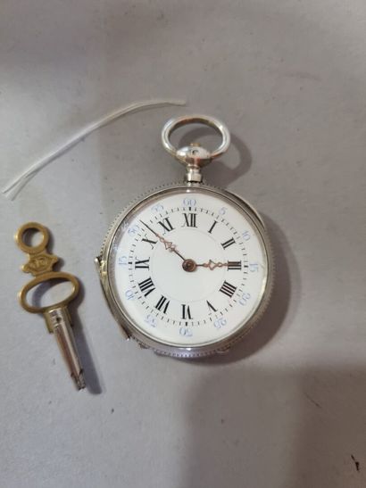 Montre de poche en argent 
H : 5 cm
