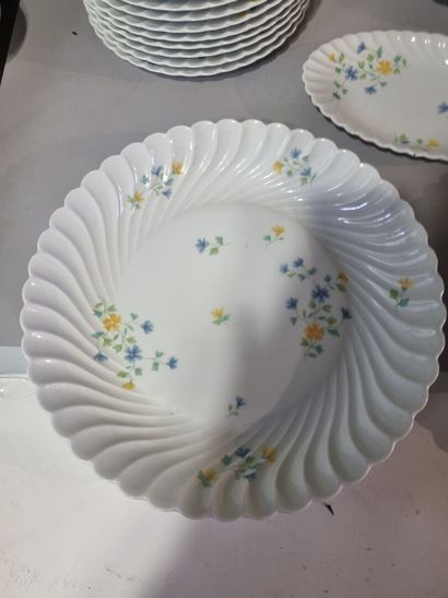 HAVILAND LIMOGES
Partie de service en porcelaine...
