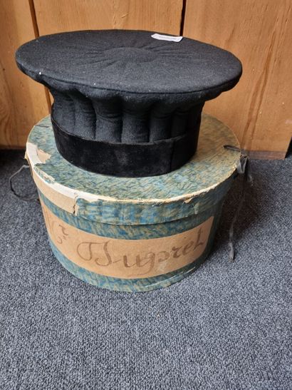 Toque ou mortier de magistrat en feutre et...