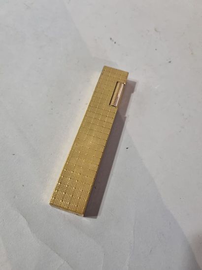 DUNHILL 
Briquet en métal doré 
L :12,5 ...