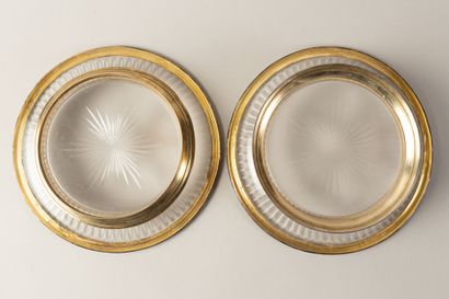 Deux coupelles en verre, monture en argent...