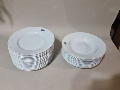 SARREGUEMINES 
Lot d'assiettes en faïence...