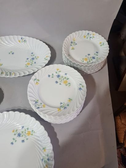 HAVILAND LIMOGES
Partie de service en porcelaine...