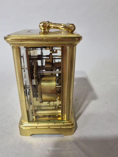 Pendulette d'officier en laiton et verre...