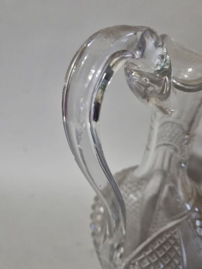 Aiguière en cristal du Creusot monogrammée...