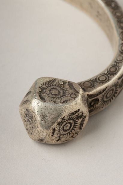 Bracelet d'esclave en argent (bas tritre)...