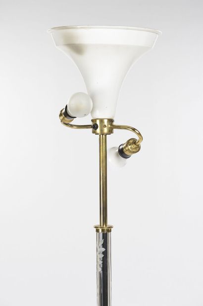 TRAVAIL SUISSE 1960

Lampadaire à base circulaire...