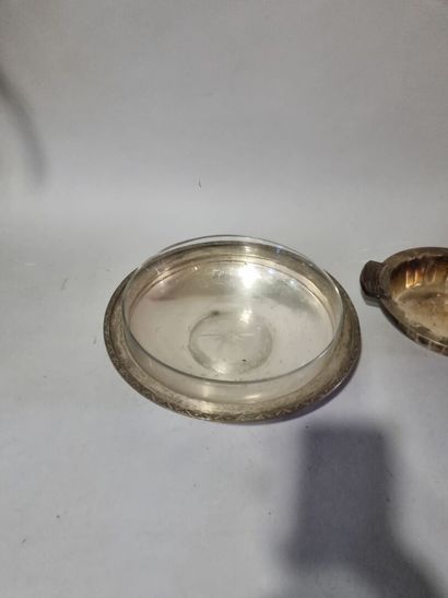 Coupe en métal argenté et présentoir en verre...