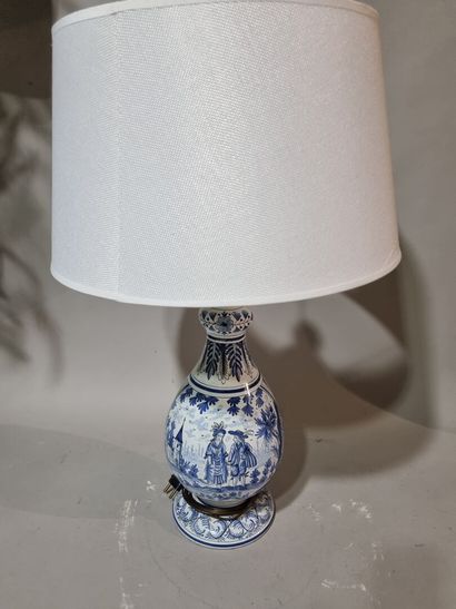 DELFT 
Lampe en faïence blanc bleu
H : 41...