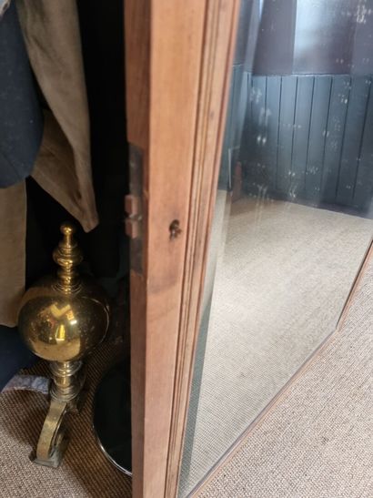 Miroir d'une ancienne porte d'armoire 
133...