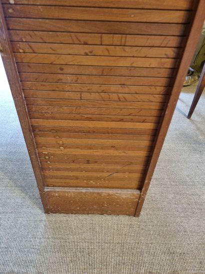 SOA 
Meuble à rideau en bois clair 
H : 178...