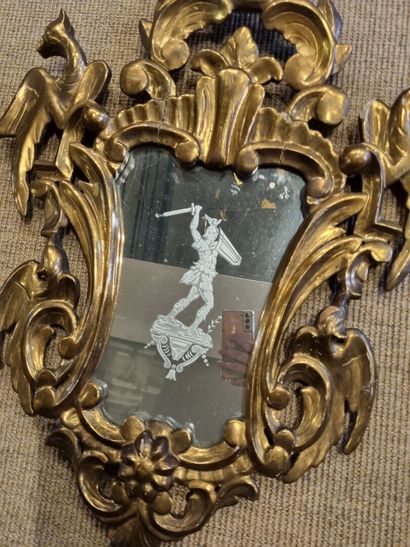 Miroir vénitien en bois doré et ajourée à...