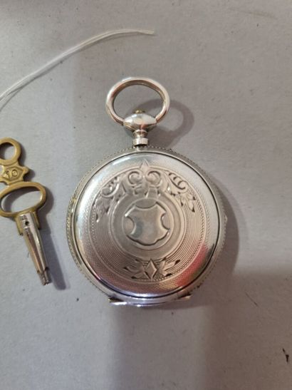 Montre de poche en argent 
H : 5 cm