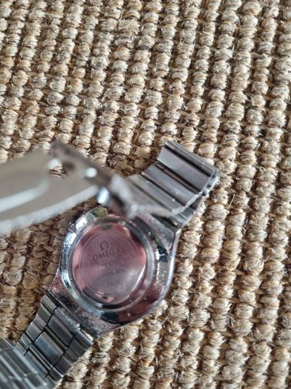OMEGA DeVille
Montre ultraplate en acier,...