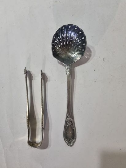 Cuillère à saupoudrer et pince à sucre en...