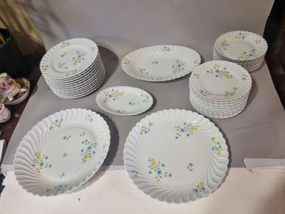 HAVILAND LIMOGES
Partie de service en porcelaine...