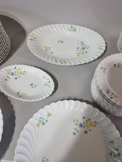HAVILAND LIMOGES
Partie de service en porcelaine...