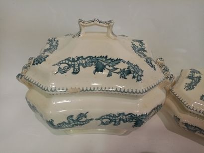 LONGWY, partie de service en porcelaine de...
