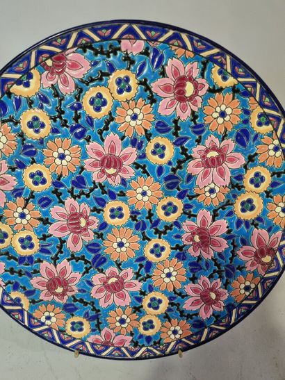 LONGWY 
Plat à tarte en faïence émaillée...