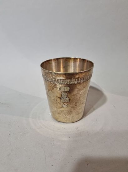 Timbale en métal argenté 
H : 8 cm
