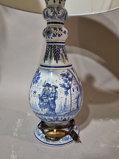 DELFT 
Lampe en faïence blanc bleu
H : 41...