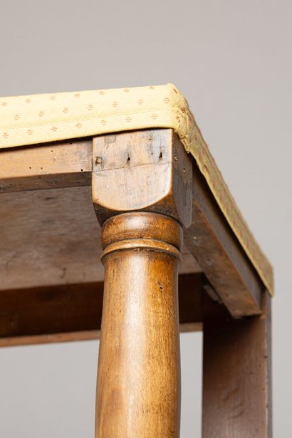 Banc en hêtre, garniture de tissu jaune 
H...
