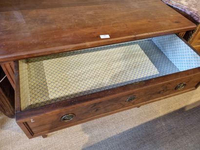 Commode de style Louis XVI ouvrant par trois...