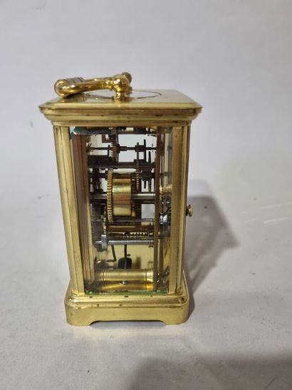 Pendulette d'officier en laiton et verre...